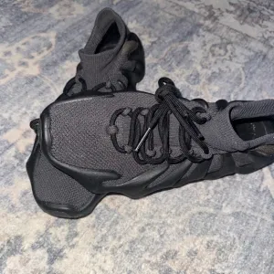 Black Monochrome Sneakers with Sleek Silhouette
