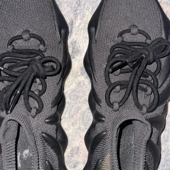 Black Monochrome Sneakers with Sleek Silhouette