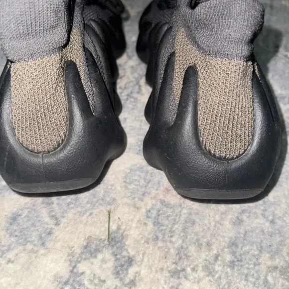 Black Monochrome Sneakers with Sleek Silhouette
