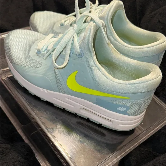 Blue Athletic Sneakers with Breathable Mesh
