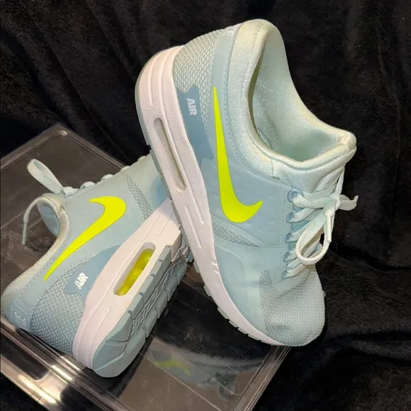 Blue Athletic Sneakers with Breathable Mesh