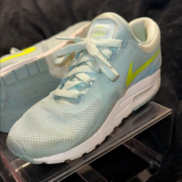 Blue Athletic Sneakers with Breathable Mesh