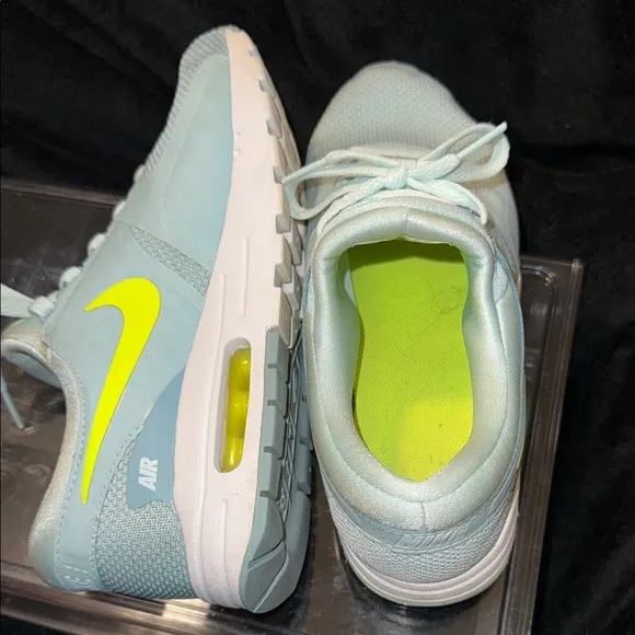 Blue Athletic Sneakers with Breathable Mesh