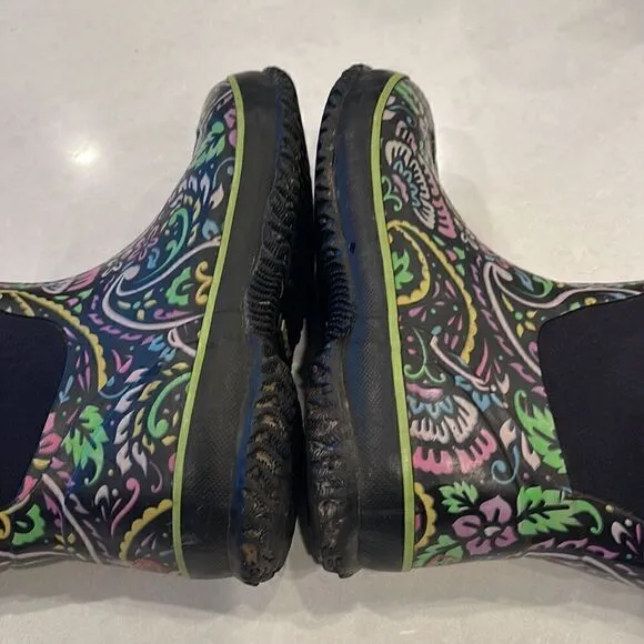 Bogs kids boots  size 5 rated, -30 f waterproof black flower pattern clean boots