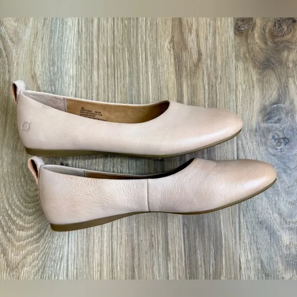 Born Beca in Beca Natural Flats Size 7 LNC