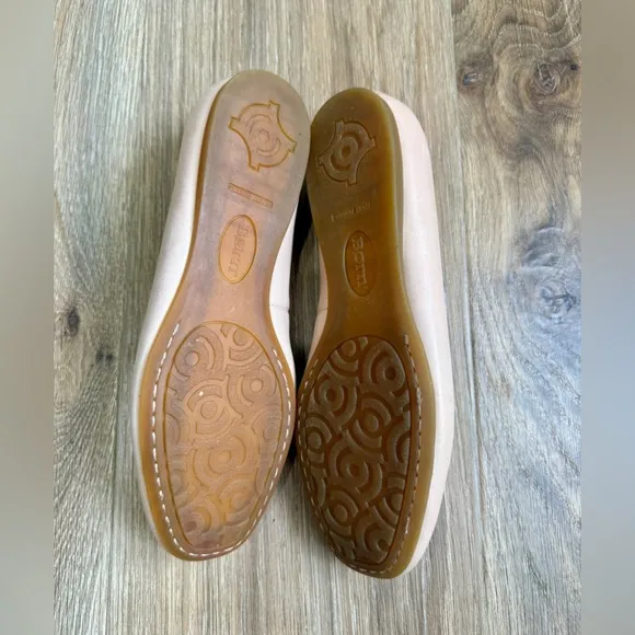 Born Beca in Beca Natural Flats Size 7 LNC