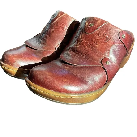 BORN Brown Leather Clogs/Slides with Design Top Size 10