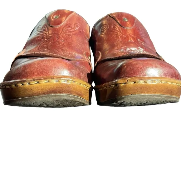 BORN Brown Leather Clogs/Slides with Design Top Size 10