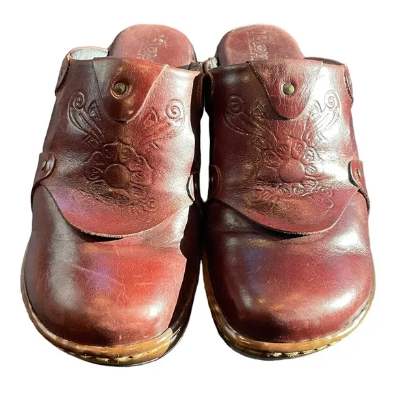 BORN Brown Leather Clogs/Slides with Design Top Size 10