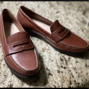 Boys Cole Haan loafers - Size 8