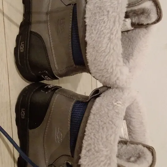 Boys Ugg Boots size 2