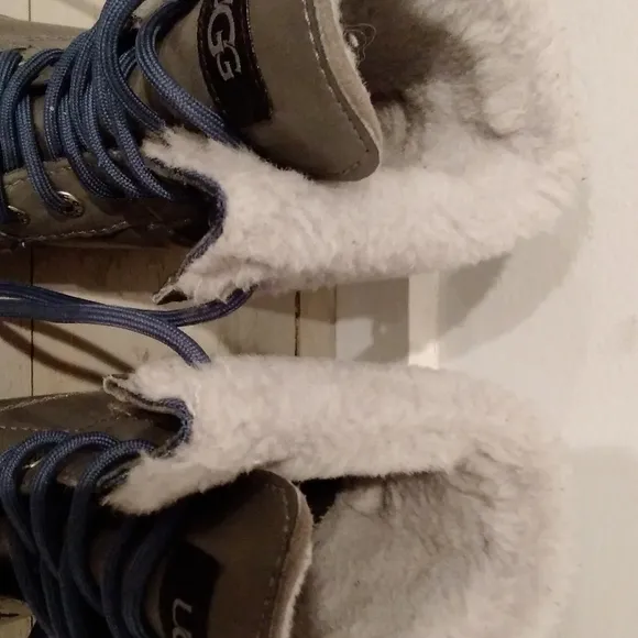 Boys Ugg Boots size 2