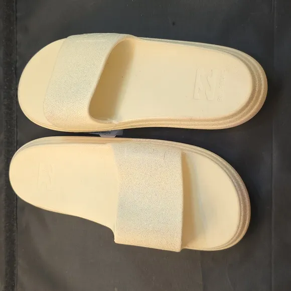 BRAND NEW BILLABONG  CLOUD EVA RECOVERY SLIDE SANDALS (For Women)