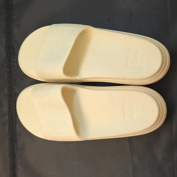 BRAND NEW BILLABONG  CLOUD EVA RECOVERY SLIDE SANDALS (For Women)