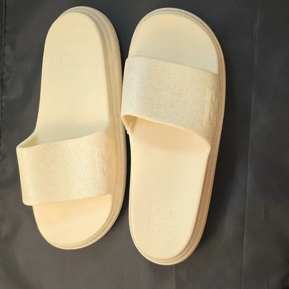 BRAND NEW BILLABONG  CLOUD EVA RECOVERY SLIDE SANDALS (For Women)