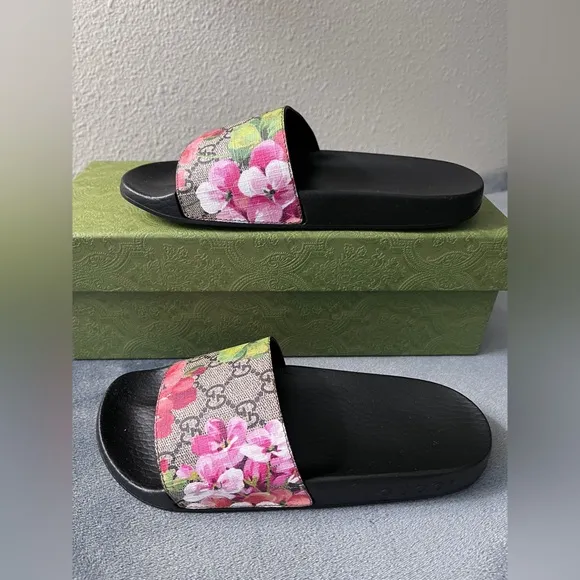 BRAND NEW Gucci Women’s Bloom Supreme Floral Slides Size 37 (US 7)