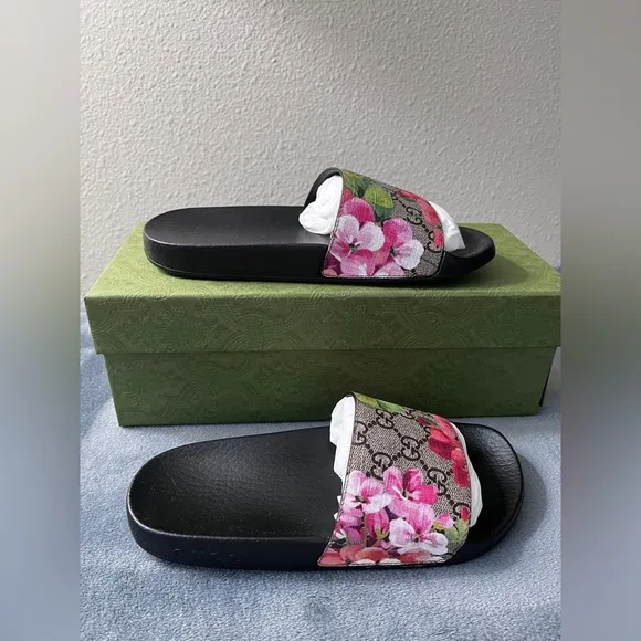 BRAND NEW Gucci Women’s Bloom Supreme Floral Slides Size 37 (US 7)
