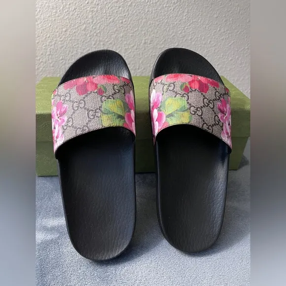 BRAND NEW Gucci Women’s Bloom Supreme Floral Slides Size 37 (US 7)