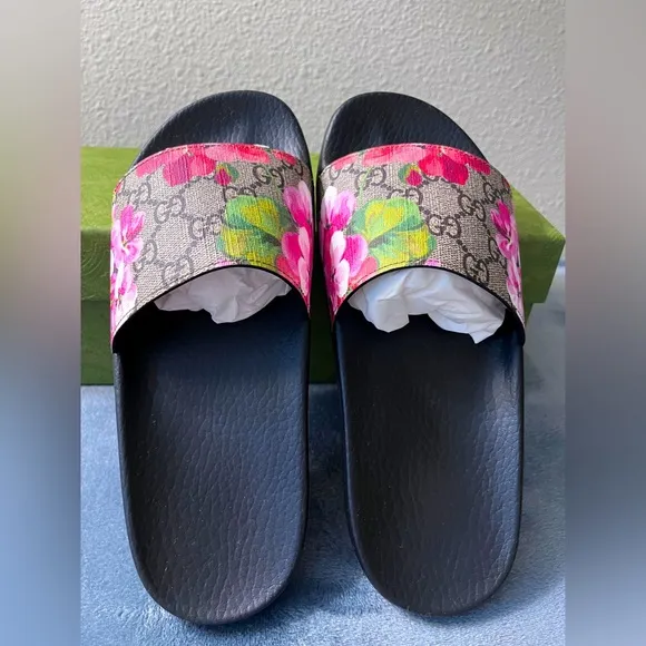 BRAND NEW Gucci Women’s Bloom Supreme Floral Slides Size 37 (US 7)
