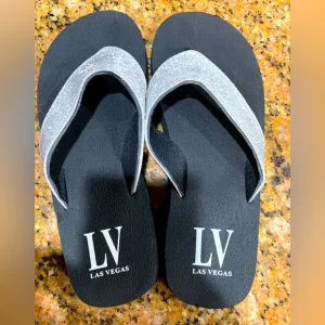Brand new Las Vegas blink sandals size 8. Must have for this summer season.