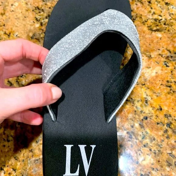 Brand new Las Vegas blink sandals size 8. Must have for this summer season.