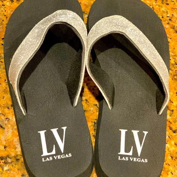 Brand new Las Vegas blink sandals size 8. Must have for this summer season.