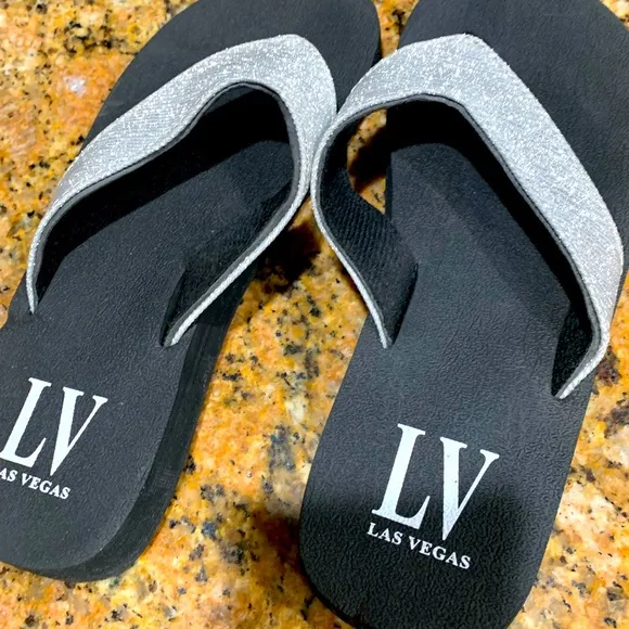 Brand new Las Vegas blink sandals size 8. Must have for this summer season.