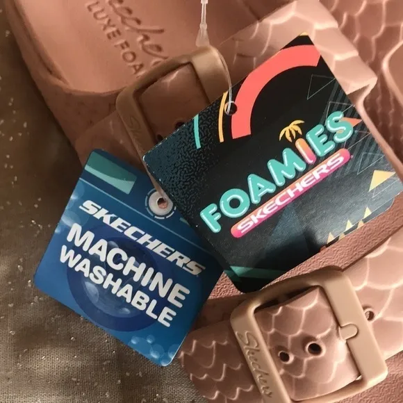 Brand New Skechers Foamies Luxe Foam Double Strap Buckled Blush Slides Sandals