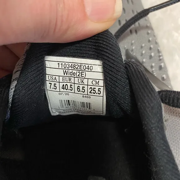 Brooks men’s Ghost 13 running sneakers