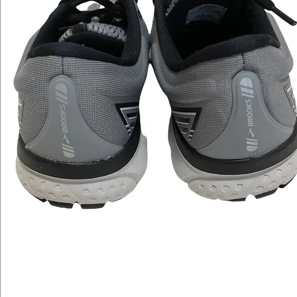 Brooks men’s Ghost 13 running sneakers