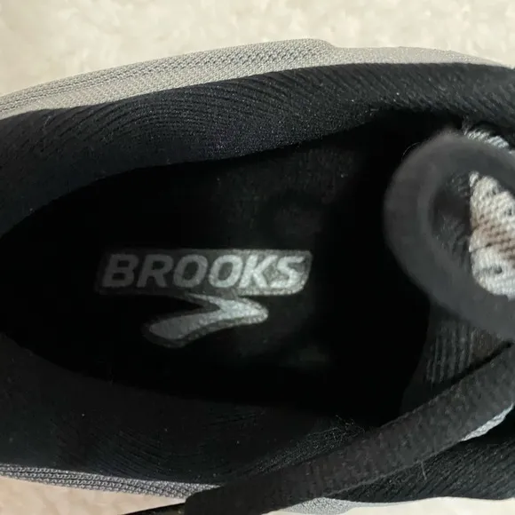 Brooks men’s Ghost 13 running sneakers