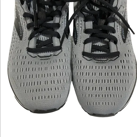 Brooks men’s Ghost 13 running sneakers