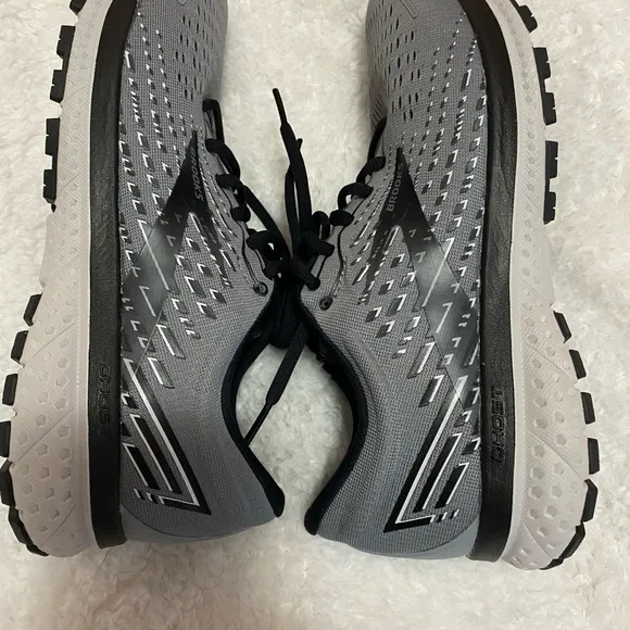 Brooks men’s Ghost 13 running sneakers
