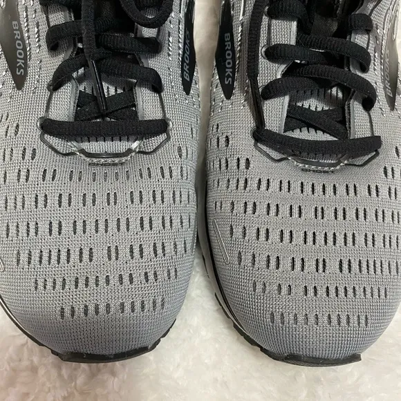 Brooks men’s Ghost 13 running sneakers