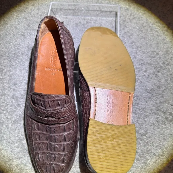 Brown Crocodile Pattern Loafers