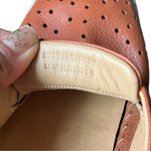 Bueno Womens Size 42 US 11- 11.5Denmark Buttery Leather Slip-On Sneakers Tan.