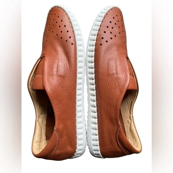 Bueno Womens Size 42 US 11- 11.5Denmark Buttery Leather Slip-On Sneakers Tan.