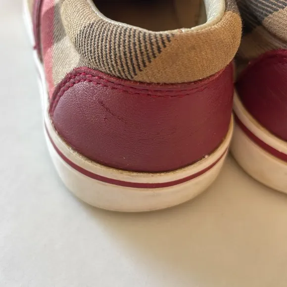 Burberry Kids' Low Top Check slip on Sneakers size Europe 25 - US toddler 8