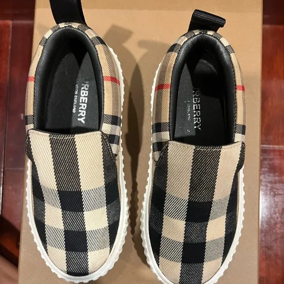 Burberry kids slip on sneakers