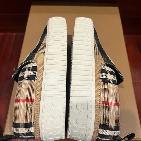 Burberry kids slip on sneakers
