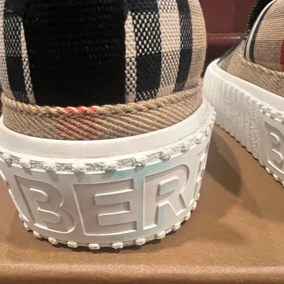 Burberry kids slip on sneakers