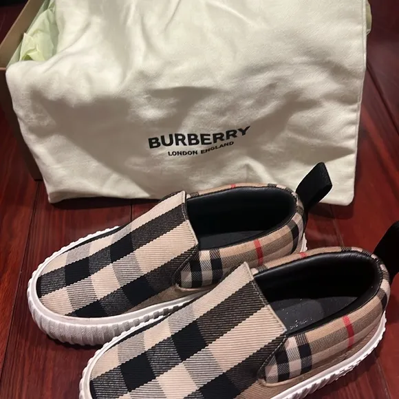 Burberry kids slip on sneakers