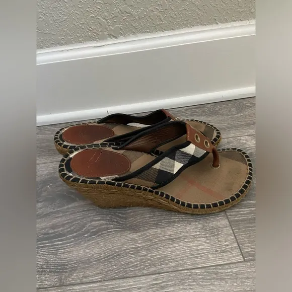 Burberry Plaid &amp; Tan Thong Wedge Sandals Womens Size 39/ US 8