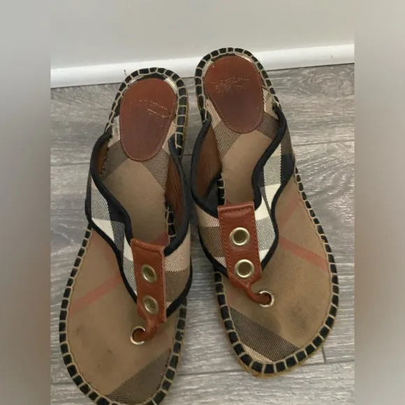 Burberry Plaid &amp; Tan Thong Wedge Sandals Womens Size 39/ US 8
