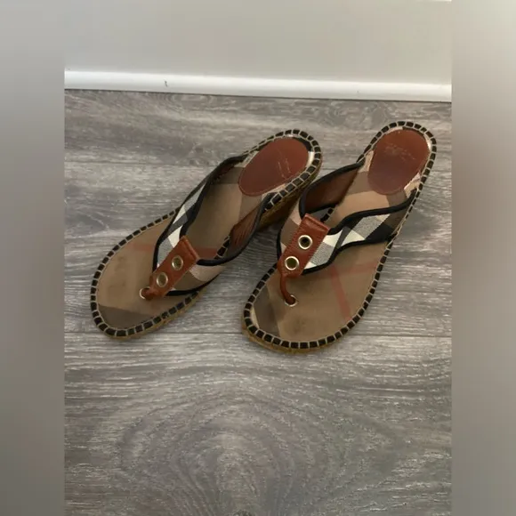 Burberry Plaid &amp; Tan Thong Wedge Sandals Womens Size 39/ US 8