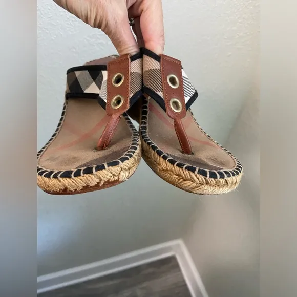 Burberry Plaid &amp; Tan Thong Wedge Sandals Womens Size 39/ US 8