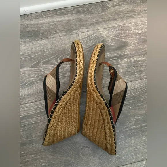 Burberry Plaid &amp; Tan Thong Wedge Sandals Womens Size 39/ US 8