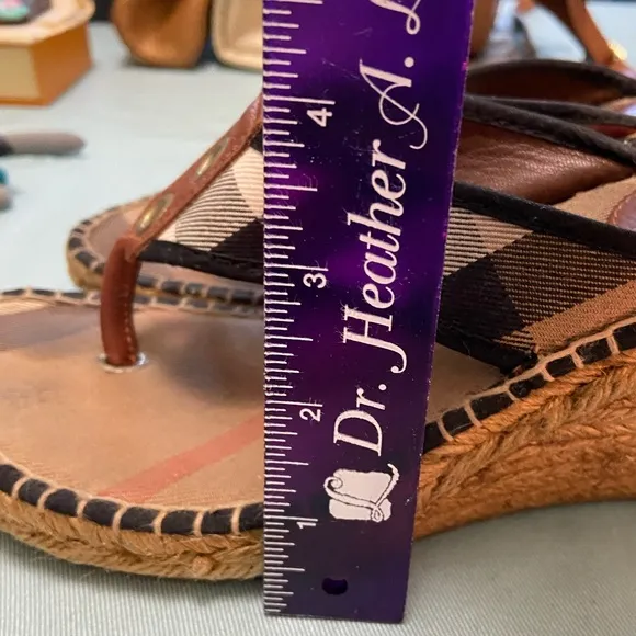 Burberry Plaid &amp; Tan Thong Wedge Sandals Womens Size 39/ US 8