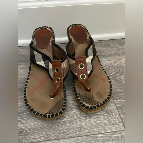 Burberry Plaid &amp; Tan Thong Wedge Sandals Womens Size 39/ US 8