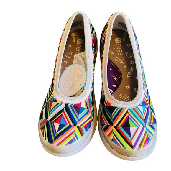 BZEES NWT RELAX Multicolor Geometric Slip On Sneaker